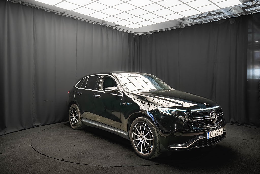 Mercedes-Benz EQC 400 4M AMG DISTRONIC+ KAMERA KEYLESS IHC+ 1-ÄGARE MOMS