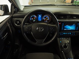 Halvkombi Toyota Auris 19 av 29