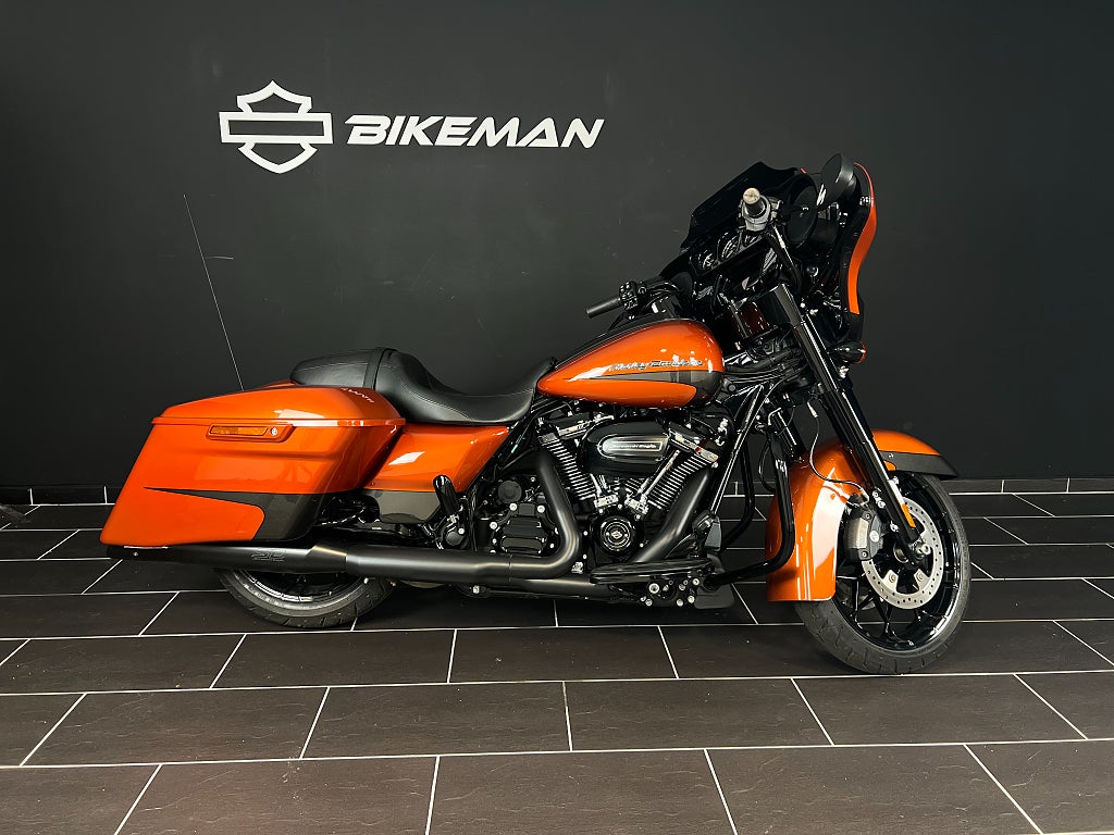 Harley-Davidson FLHXS Street Glide Special Screamin' Eagle