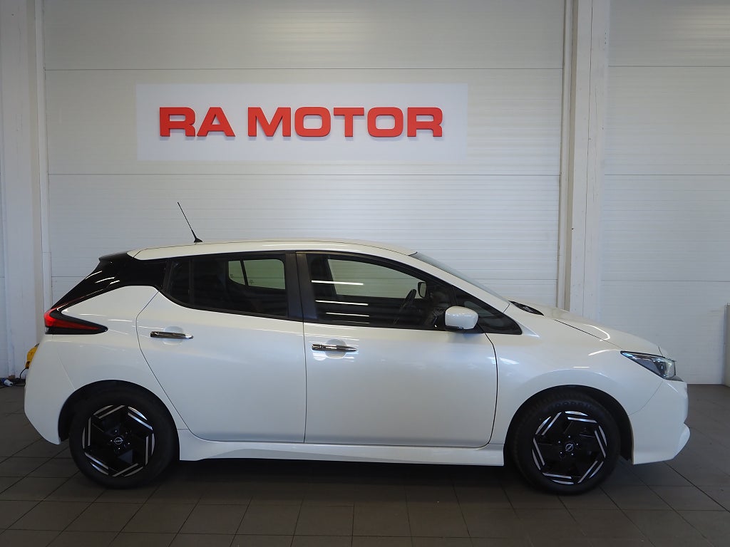 Nissan Leaf 40 kWh 150hk Acenta |Backkamera| Rattvärme | 2023