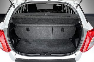 Halvkombi Toyota Yaris 28 av 39