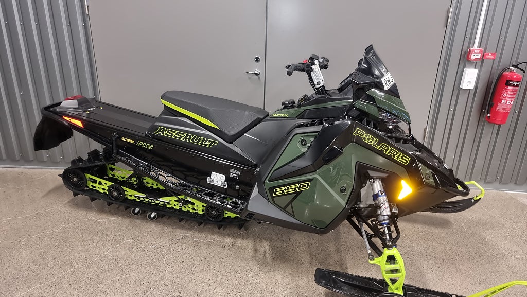 Polaris Switchback Assault 650 146" 