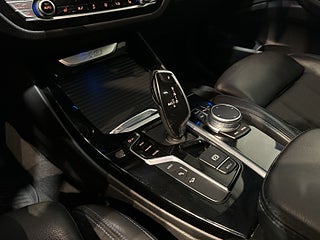 BMW X3 xDrive30e M Sport 1 ägare Cockpit Drag Kamera Pvärm SoV – bild 19