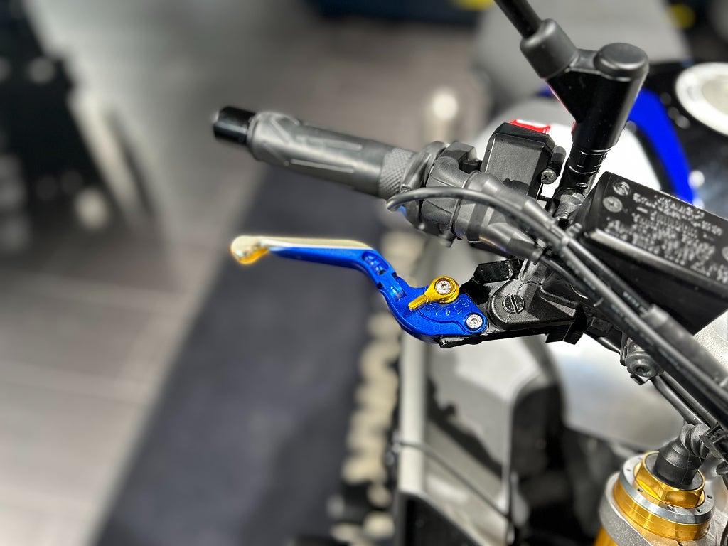 Yamaha MT-10 SP / Justerbara Fotpinnar & Regalge/ Sidoväskor / Hög ruta