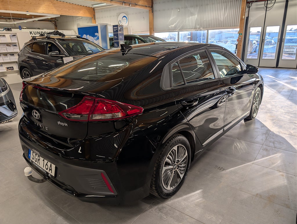 Hyundai IONIQ Plug-in 1.6 + 8.9kWh DCT Trend M-värm/kamera/SoV thumbnail