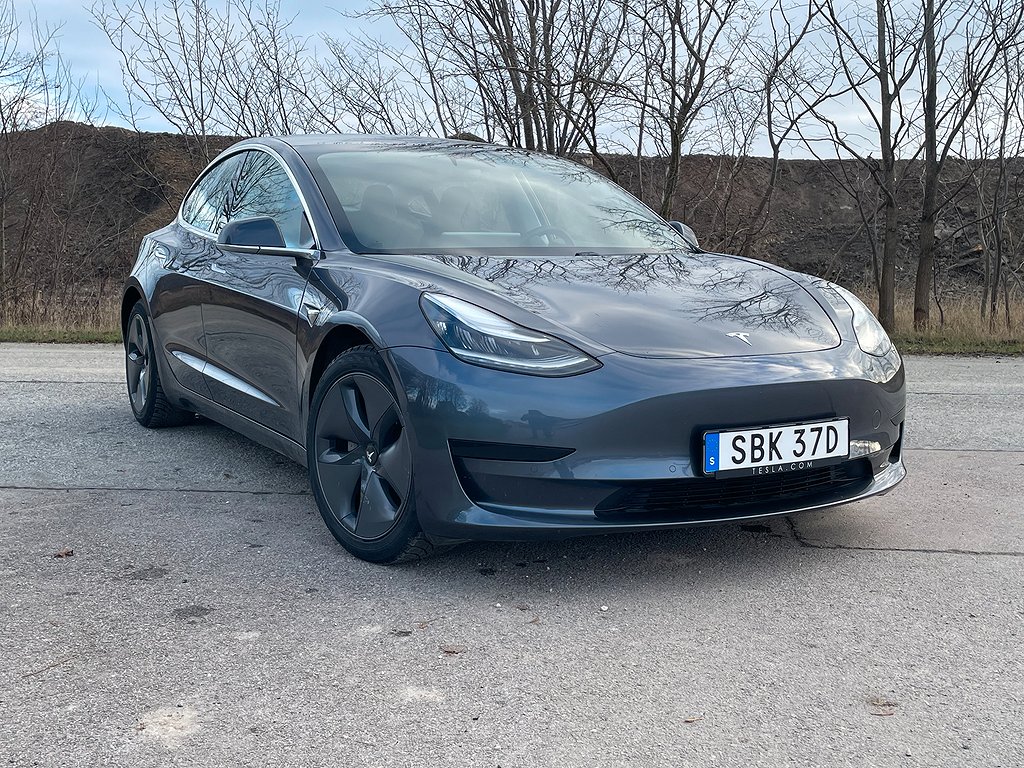 Tesla Model 3 Standard Range Plus 258hk Autopilot Svensksåld