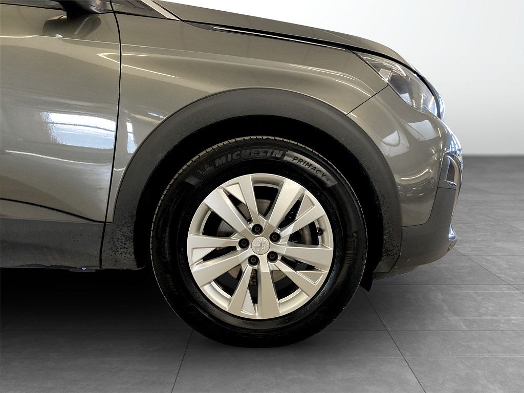 Bild på Peugeot 3008 Active 1.2 130hk - CARPLAY, P-SENSORER