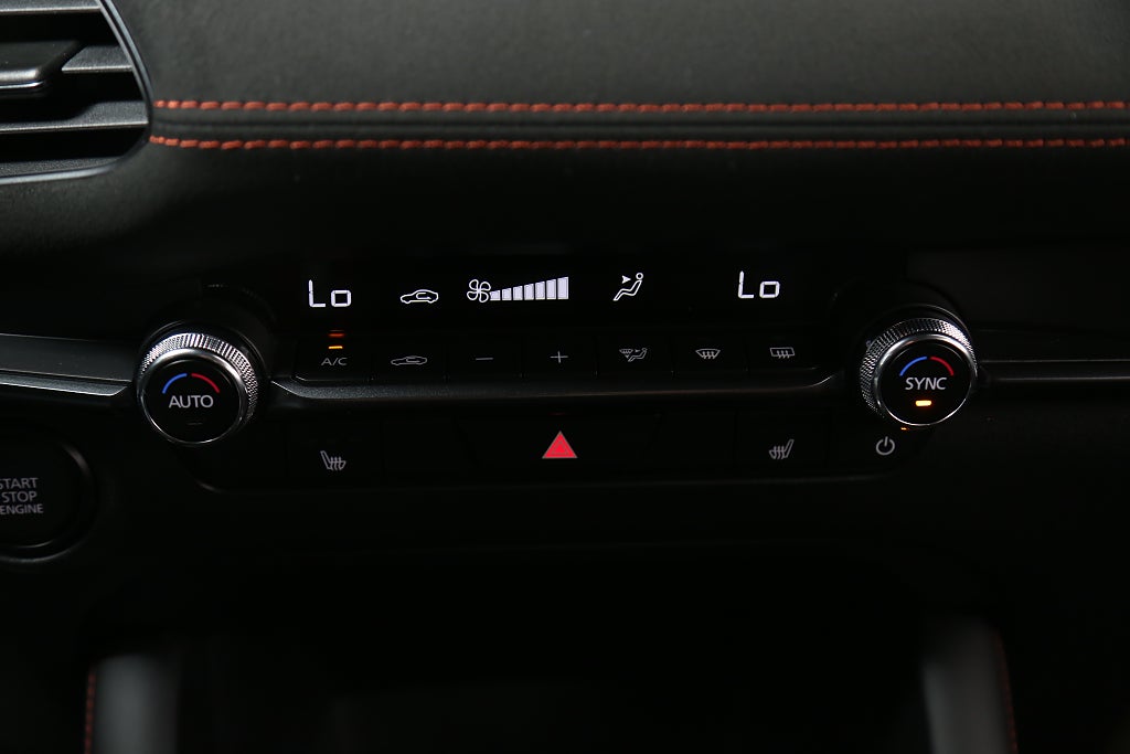 Mazda 3 Hatchback 2,0 SKYACTIV-G M Hybrid NAGISA BOSE Head-up 2024