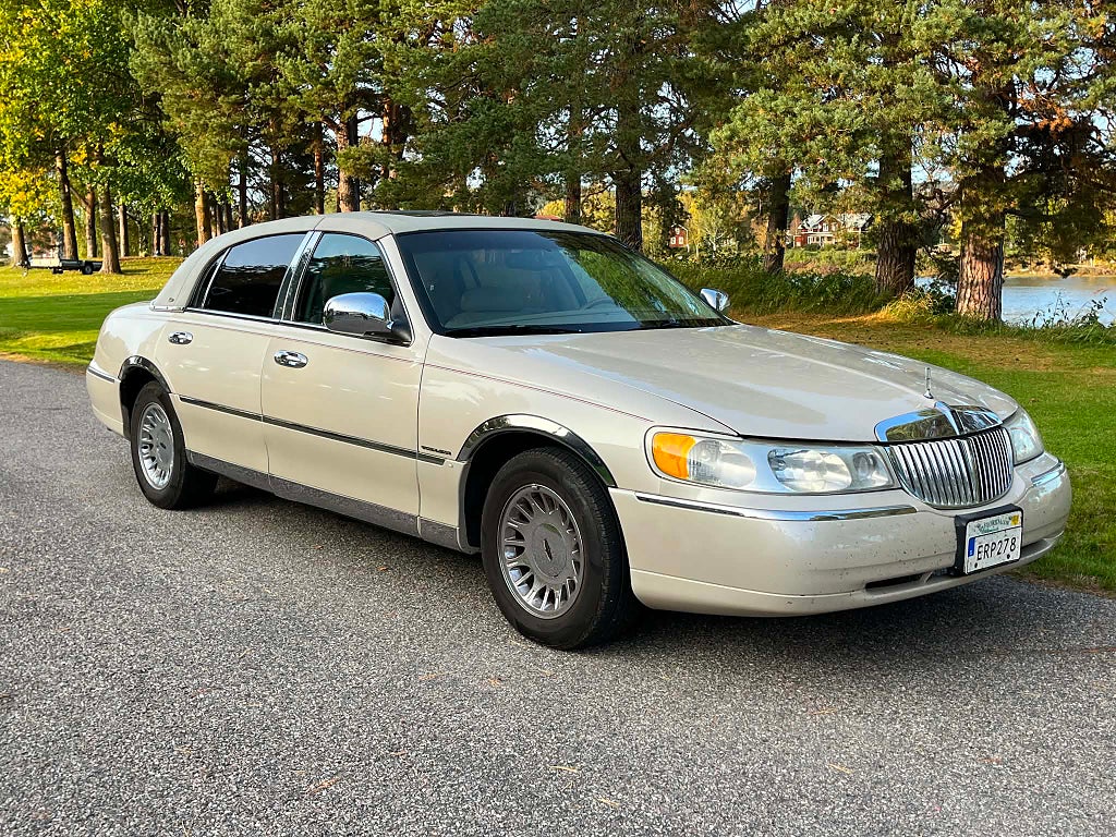 Lincoln Town Car Cartier edition