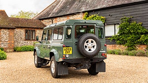 Land Rover Defender har tidigare tillhört hertigen av Edinburgh, prins Philip. Foto: Collecting Cars