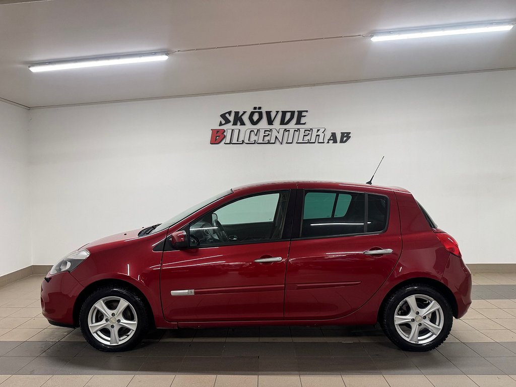 Renault Clio 1.2 Nyservad / Nybesiktad / Räntefri avbetaln..