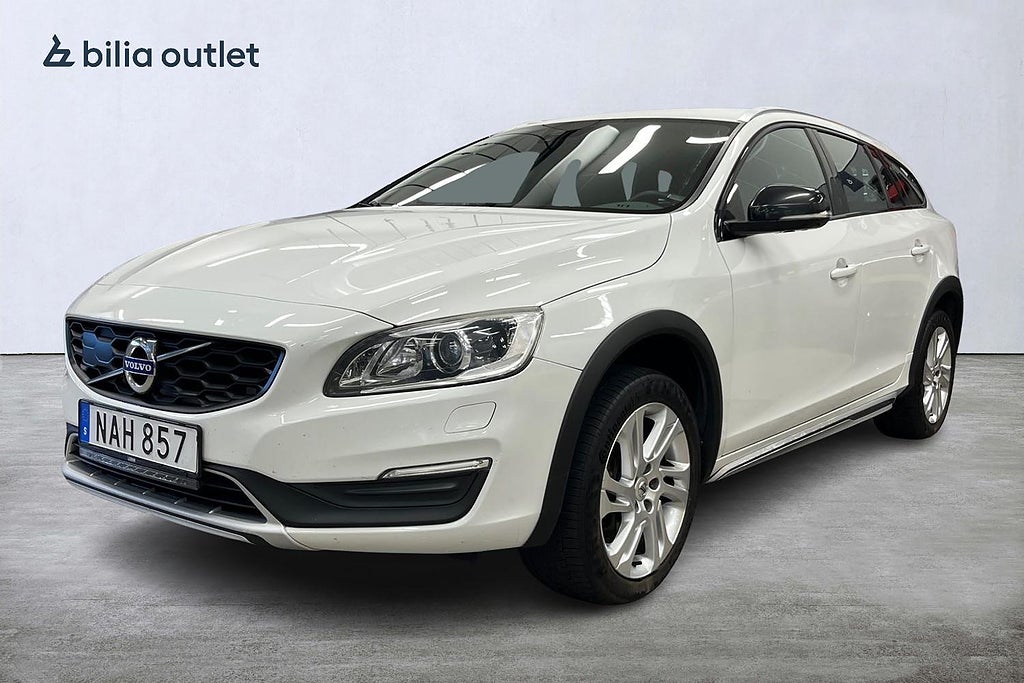 Volvo V60 Cross Country D4 AWD Momentum Business 190hk Drag Navigation Värmare