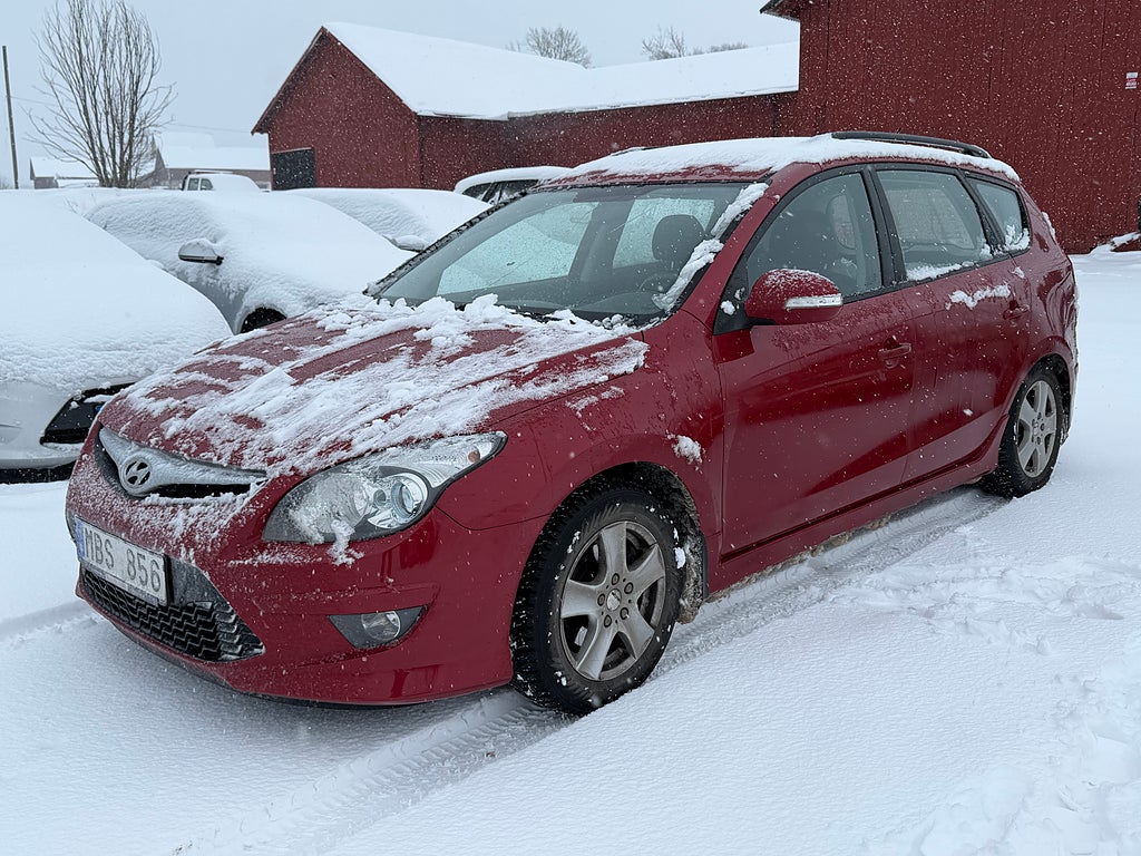 Hyundai i30 cw 1.6 126HK Inkommande|Motorvärm|Vinterhjul