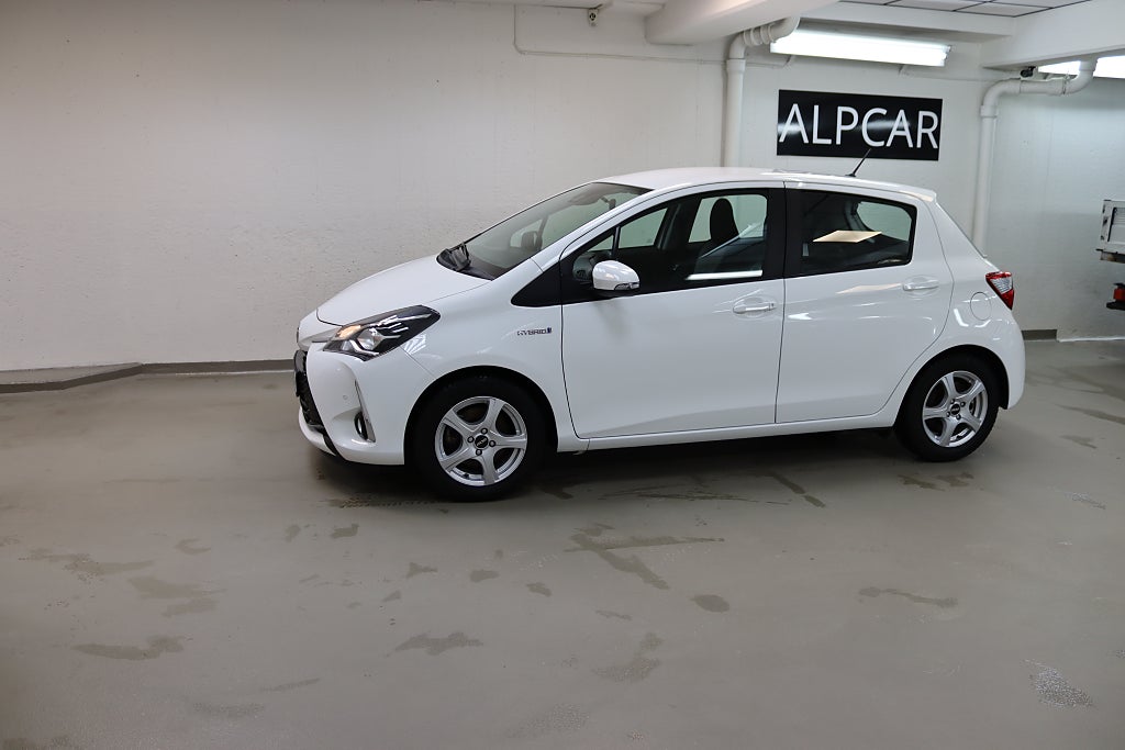 Toyota Yaris HSD 1,5 101HK 4050MIL SENSORER FRAM & BAK NYSERVAD 