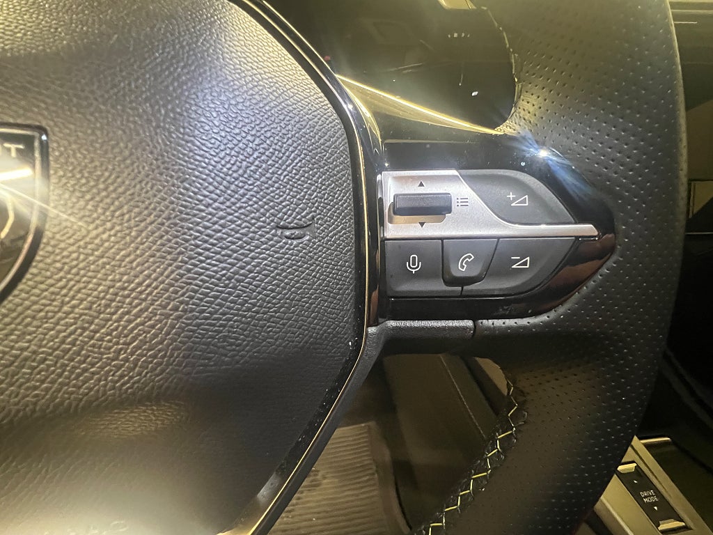 Peugeot 308 1.2 PT 130 EAT Euro 6 Sov Hjul Presentkort ICA 5000kr thumbnail