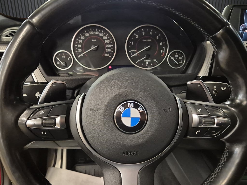 BMW 330i 2017 - miniatyr 9