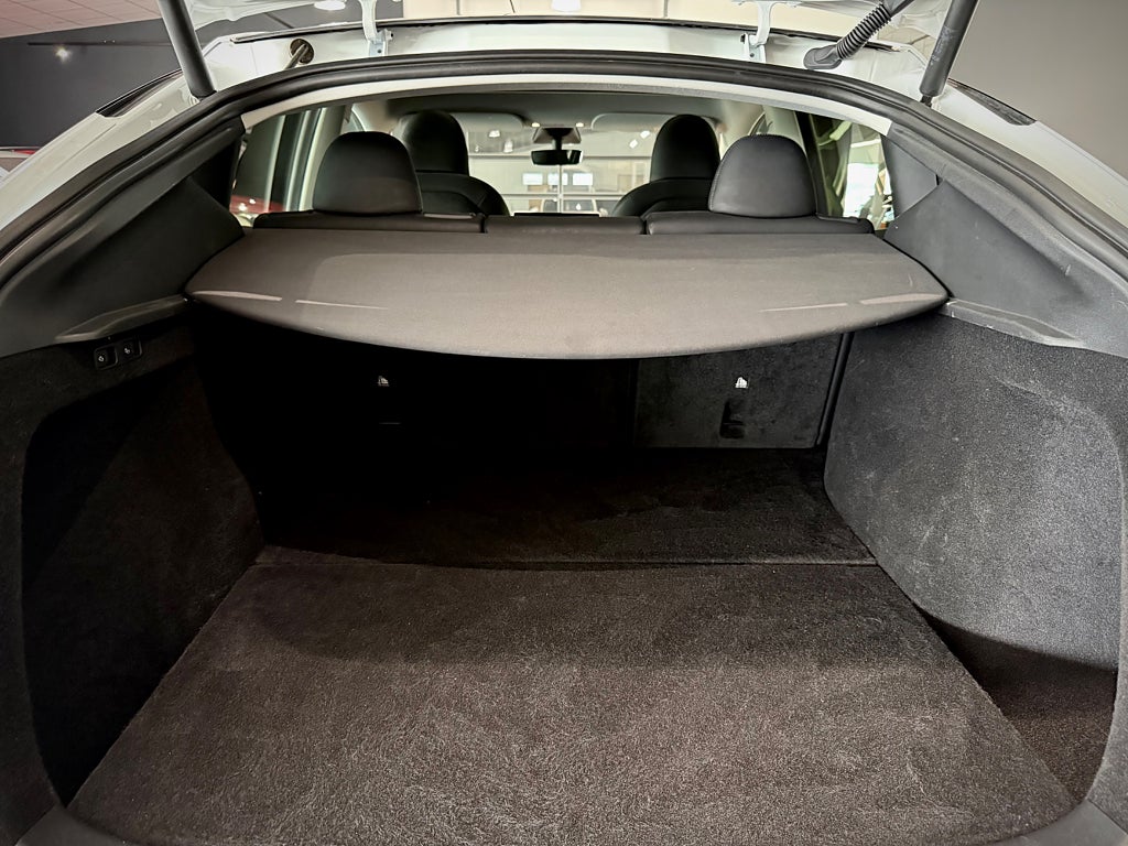 Tesla Model Y Long Range AWD Glastak 514hk - bild 15