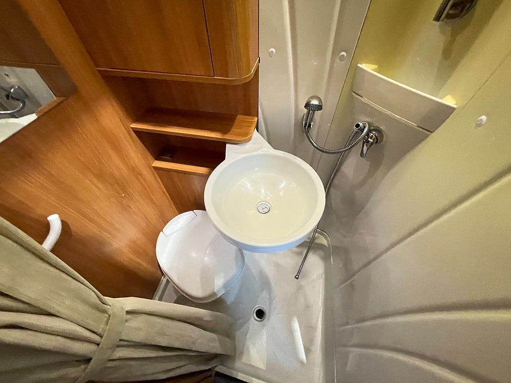 Hymer Compact 408 / Litium / B-kort / Höj och sänkbar säng /   - Hymer