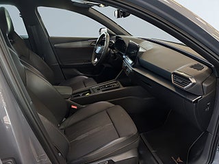 Cupra Leon Sportstourer e-HybridS&V-Hjul/Backkamera/Psens/Rattvärm – bild 10