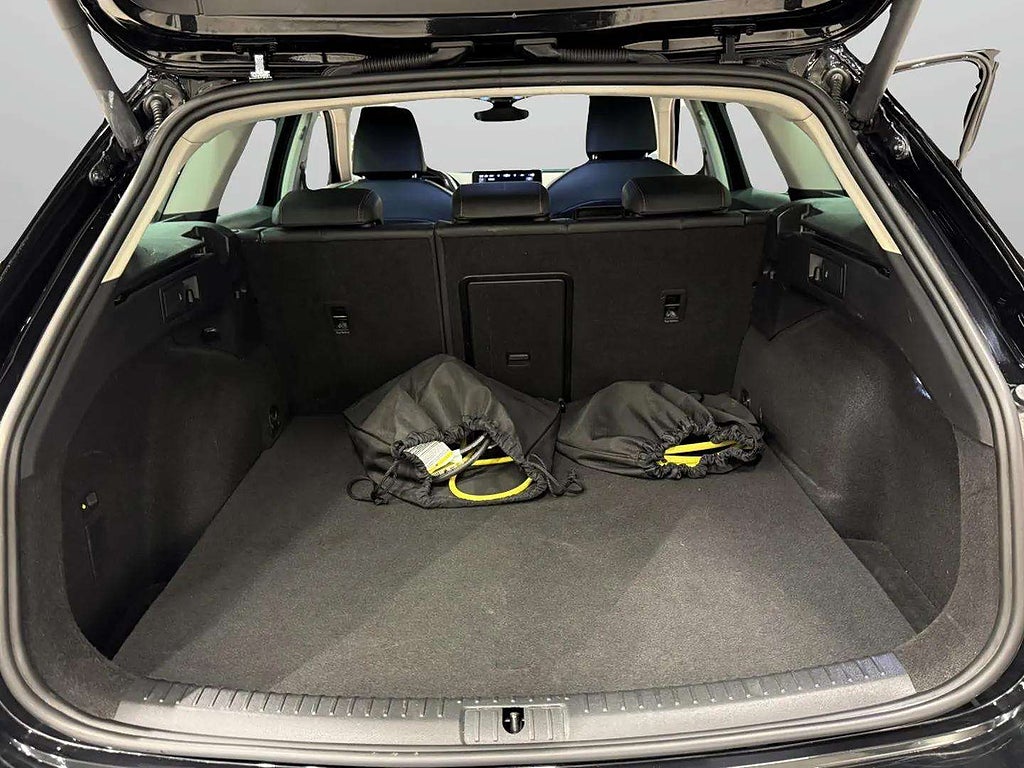 Seat Leon ST León Sportstourer e-Hybrid FR, S&V hjul, Fullservad, Garanti - miniatyr 16