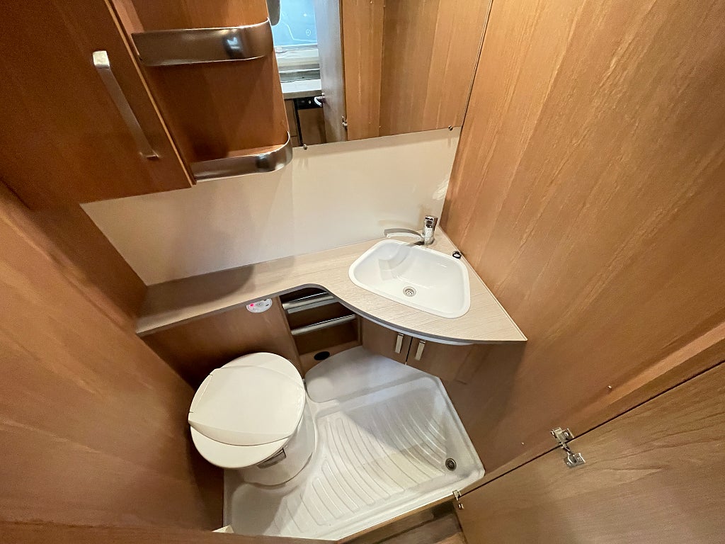 Knaus 500 Sport /Markis/1500kg totalvikt/Smidig resevagn/Långbäddar - Knaus