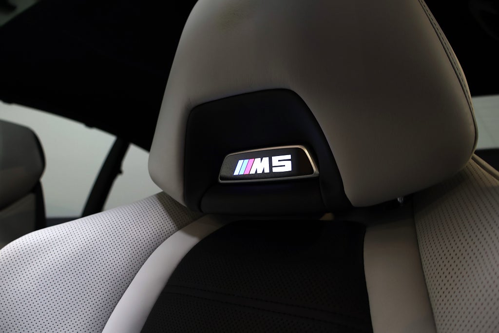 BMW M5 2022 - miniatyr 16