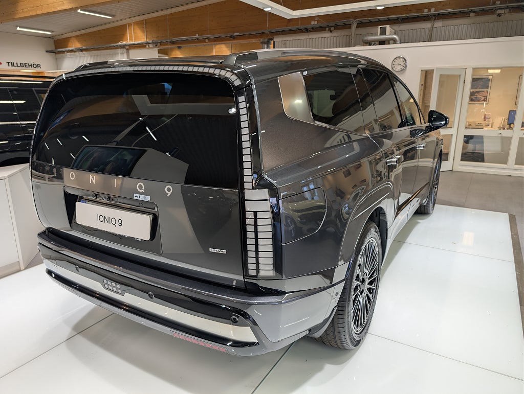 Hyundai IONIQ 9 Performance 110 kWh Calligraphy 6-sitsig Business Lease thumbnail