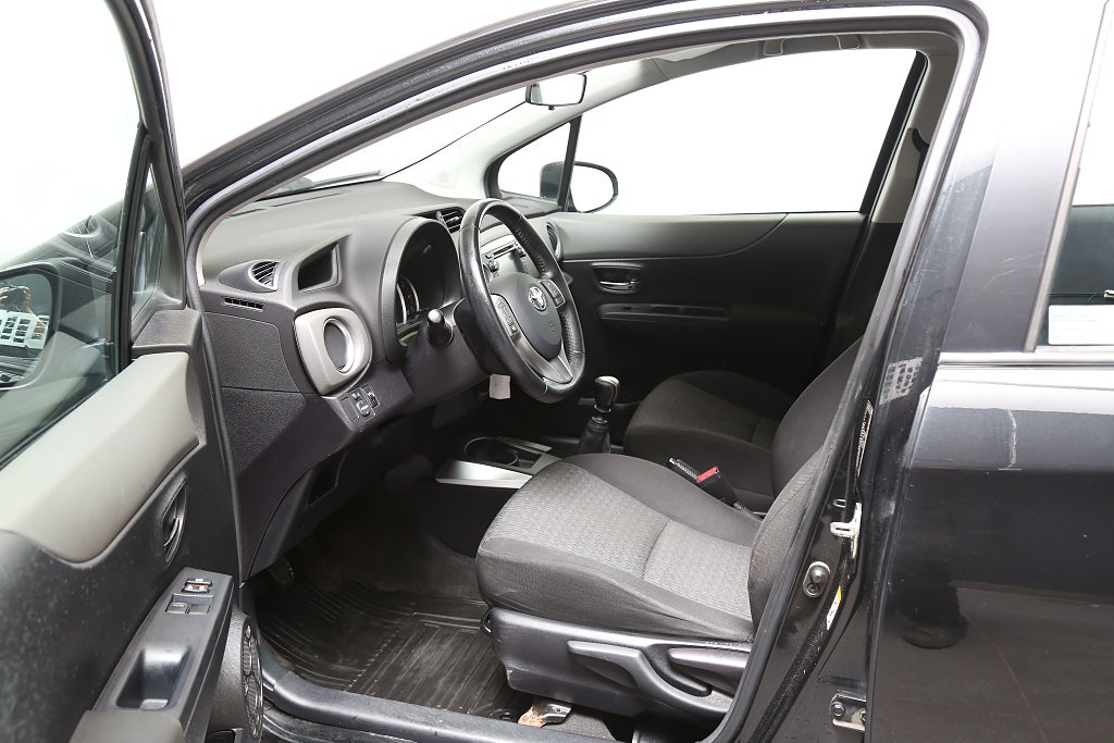 Toyota Yaris 1,33 Dual VVT-i Active 5-dörrar Kamera Motorvärmare 2013