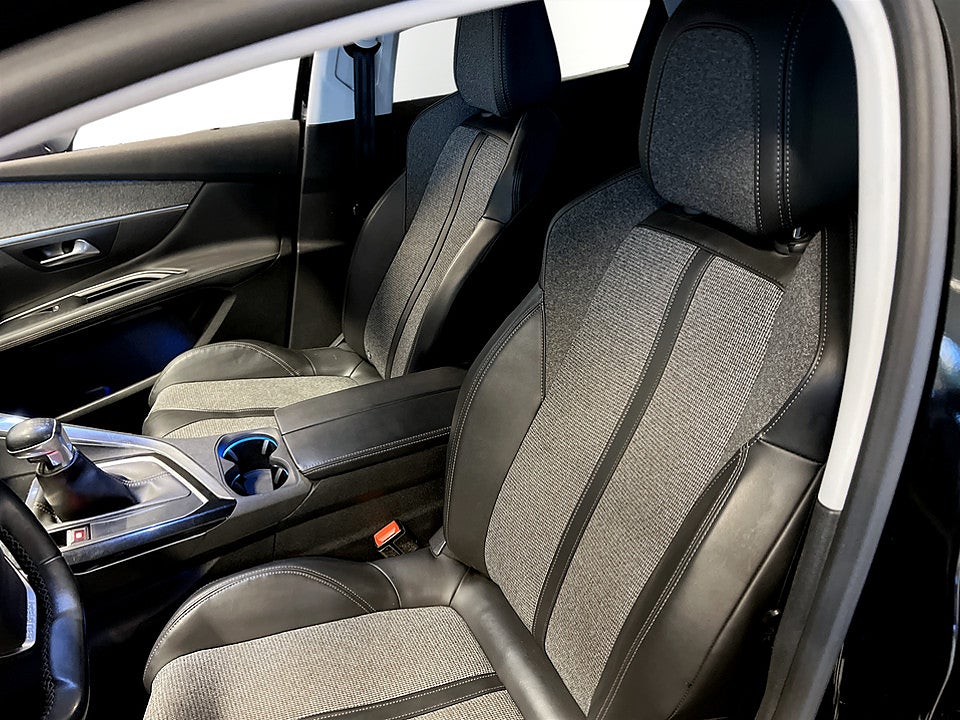 Bild på Peugeot 3008 Allure 1.2 PT 130hk - DRAG, BACKSENSORER