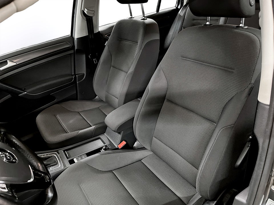 Bild på Volkswagen Golf Sportscombi Base 1.6 TDI 116hk Aut - CARPLAY, P-SENSORER