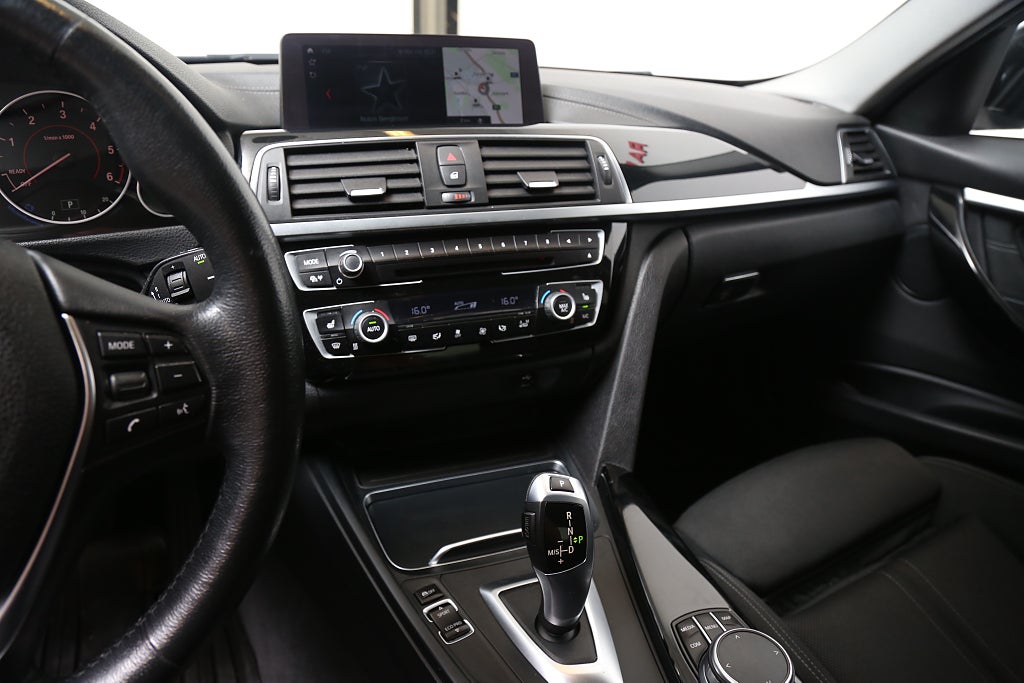 BMW 320D xDrive 190hk Sport line Aut Touring Drag | Navi |