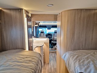Husbil-halvintegrerad Kabe Novum 750 LGB 24 av 28