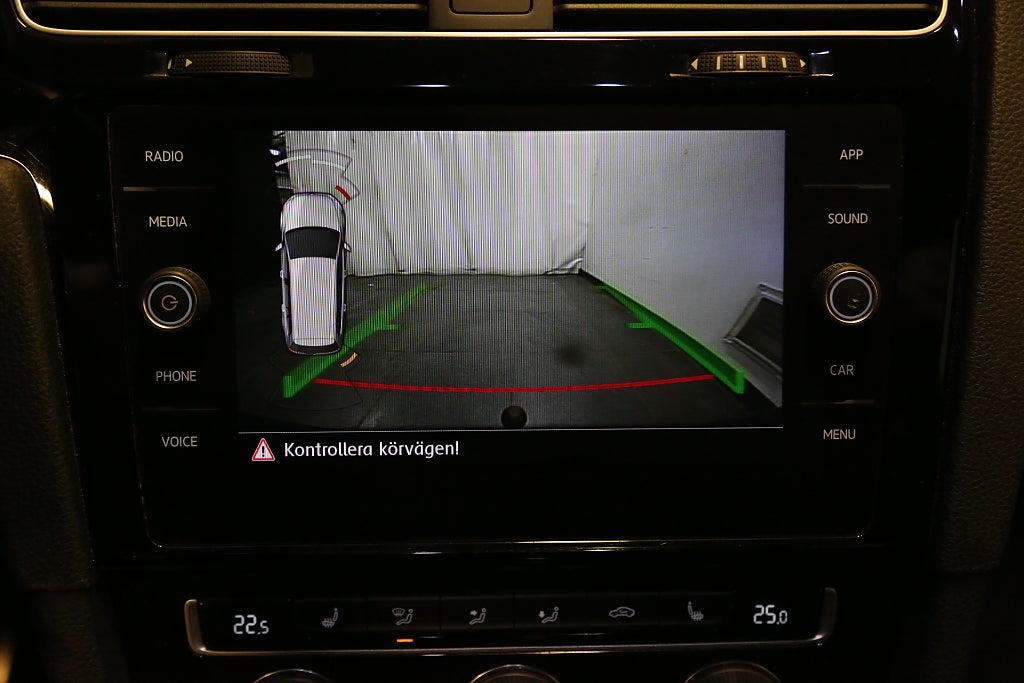 Volkswagen Golf 1,5 TSI R-Line DSG Sportscombi Cockpit Värmare Drag 2019