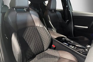 SUV Toyota C-HR 9 av 24