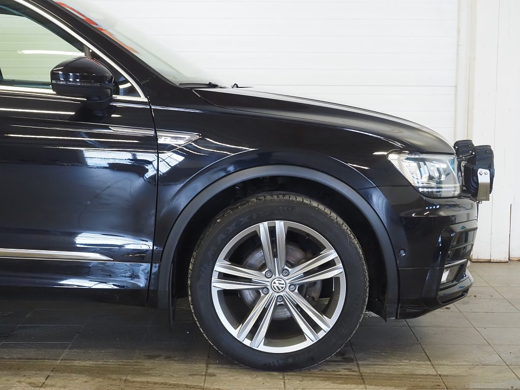 Volkswagen Tiguan 2.0 TDI 4Motion R-Line P-Värm Drag Kamera 19" Carplay