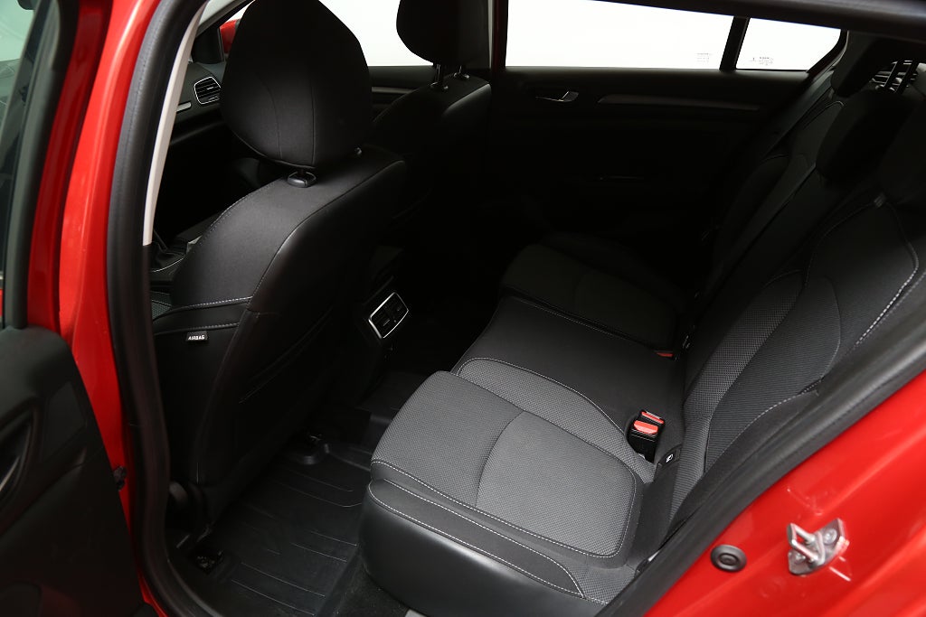 Renault Mégane Sport Tourer 1,3 TCe 140hk Keyless P-Sensorer Leasbar 2023