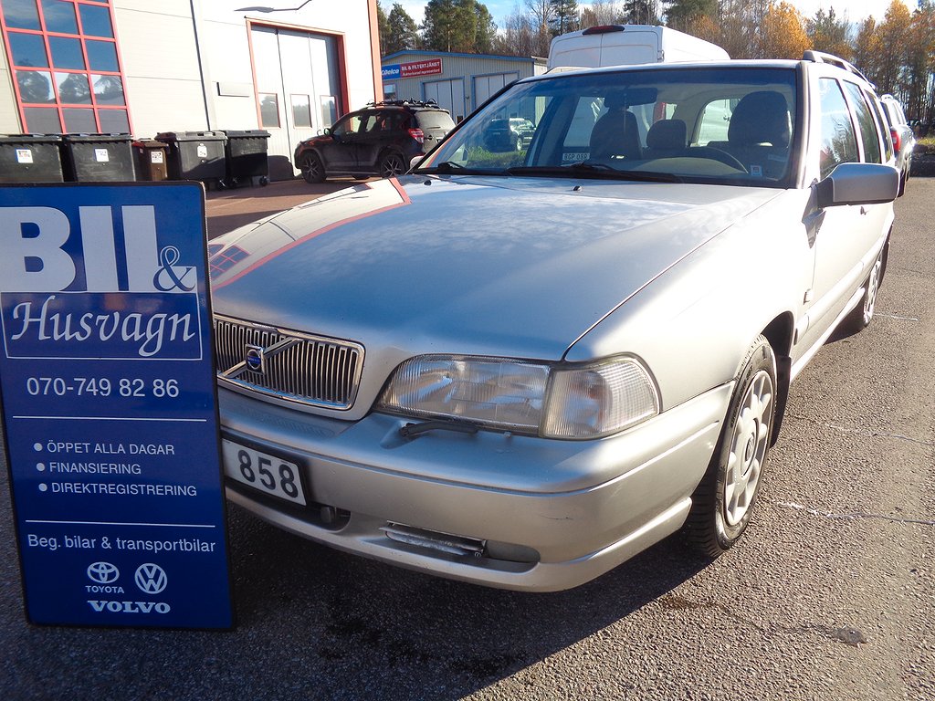 Volvo V70 2.4 Classic NYBES/22500 MIL/FULLSERVAD/AUT/DRAG MM/FINANS/INBYTE