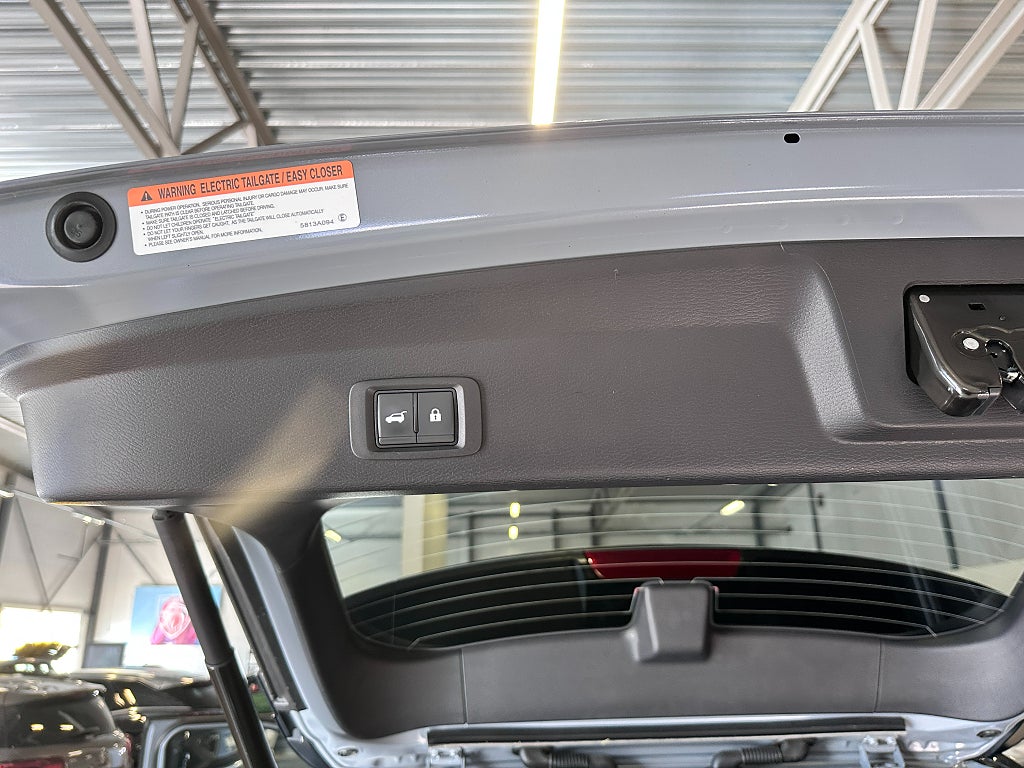 Mitsubishi Outlander PHEV CVT AWD 306hk Instyle Panorama Dragkrok thumbnail
