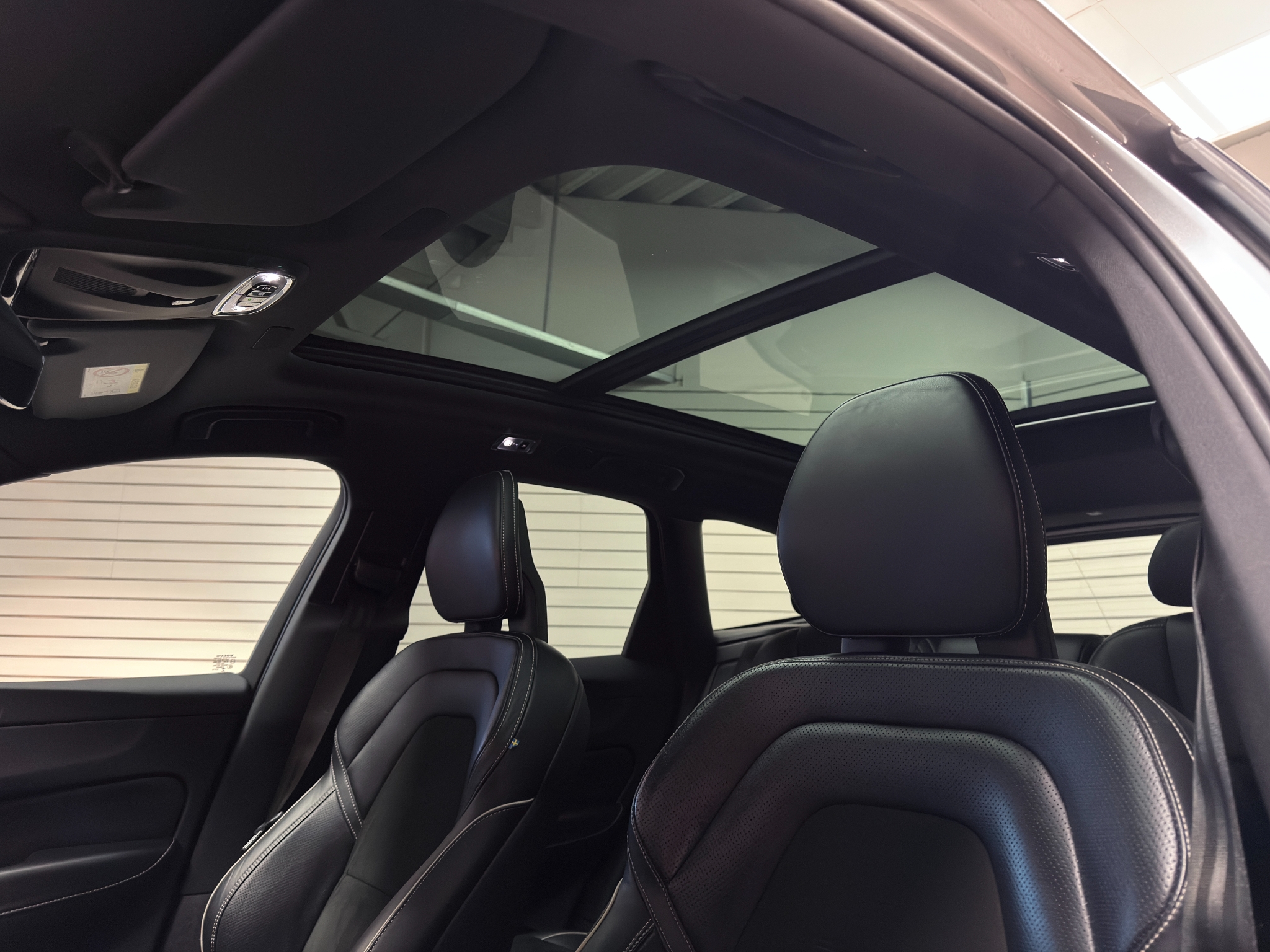 Volvo XC60 T5 AWD R-Design 254hk | Drag | Panorama | Klimatpaket 2018 - miniatyr 37