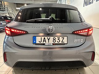 MG 3 Hybrid+ Luxury Metallic 360° GPS Pvärm S/V-hjul MOMS
