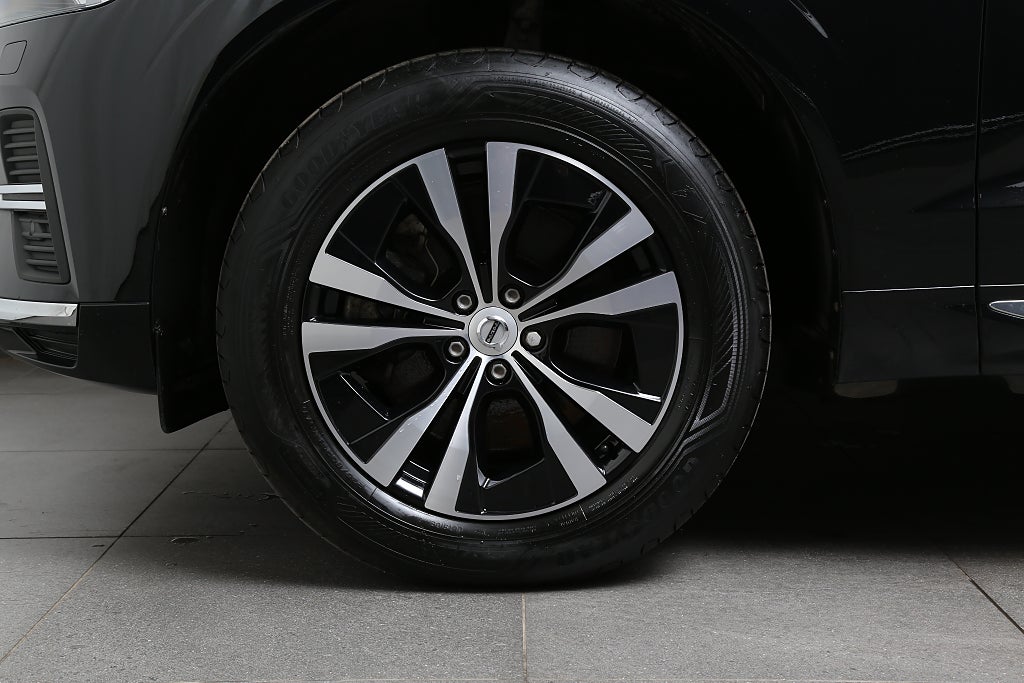 Volvo XC60 Recharge T6 350hk Momentum AWD Panorama Kamera Leasbar 2023