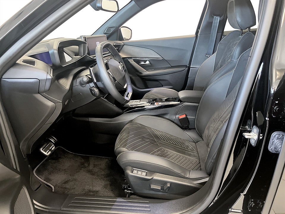 Bild på Peugeot 2008 GT 1.2 PT 130hk Aut B-KAMERA CARPLAY ELSTOL