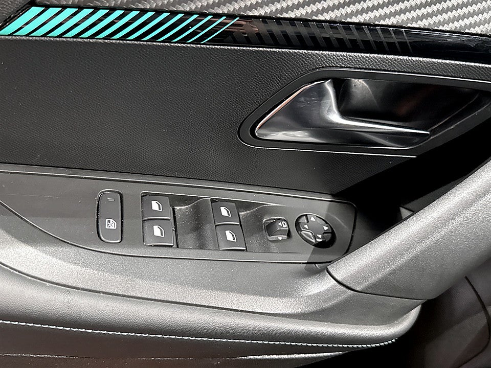 Bild på Peugeot 2008 Allure 1.2 PT 130hk Aut B-KAMERA CARPLAY