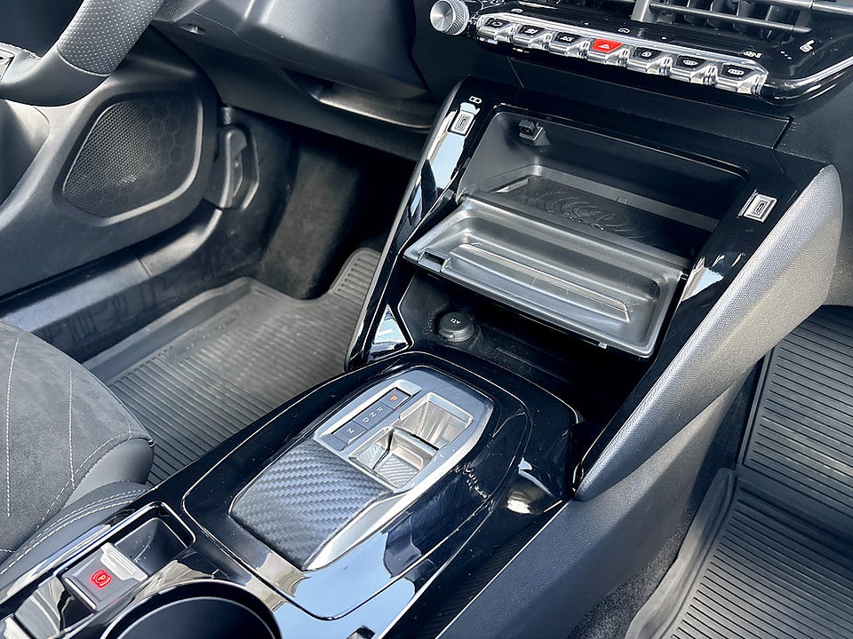 Bild på Peugeot 2008 GT 1.2 PT 130hk Aut B-KAMERA CARPLAY ELSTOL