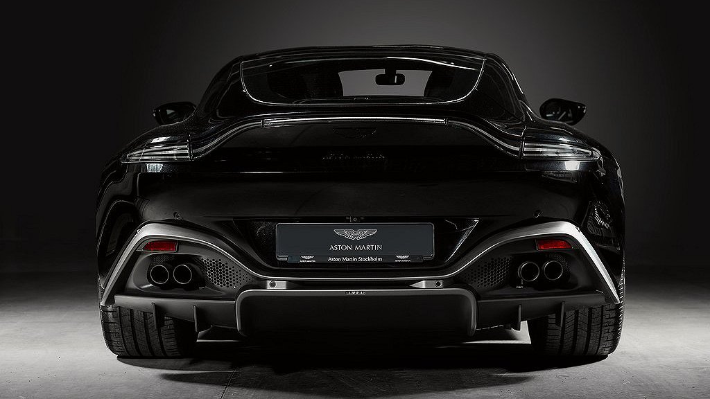 Aston Vantage V8 har en V8-motor som genererar 510 hästkrafter. 