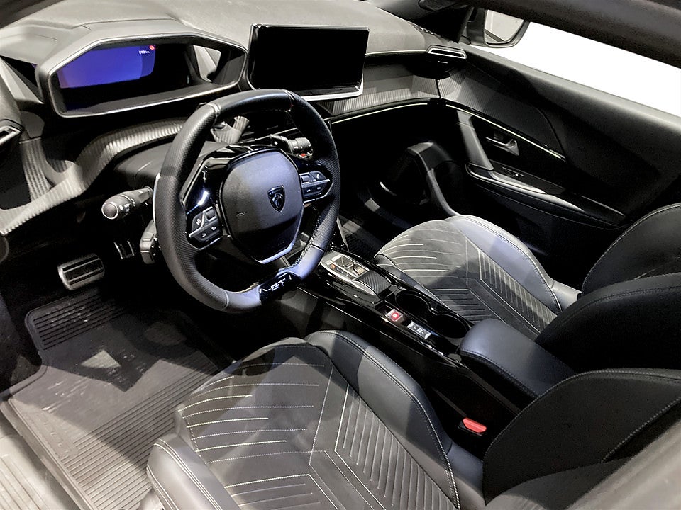 Bild på Peugeot 2008 GT 1.2 PT 130hk Aut - PL 24 månader/2000 mil