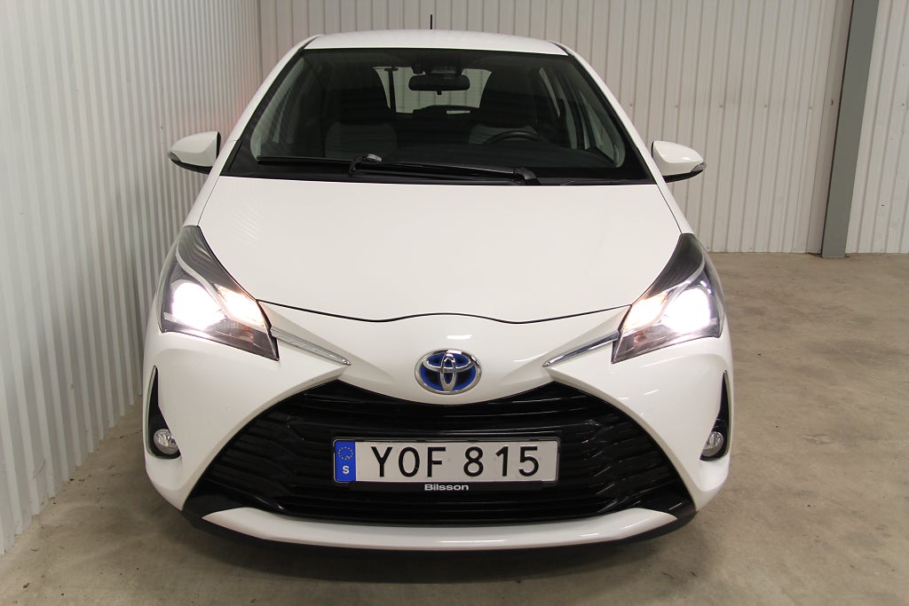 Toyota Yaris Hybrid e-CVT Active Hybrid automat