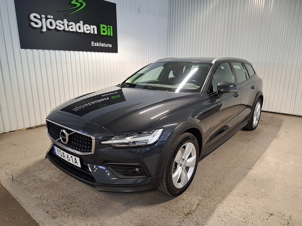 Volvo V60 Cross Country D4 AWD Geartronic Adv SE II Drag Värmare GPS Keyless 