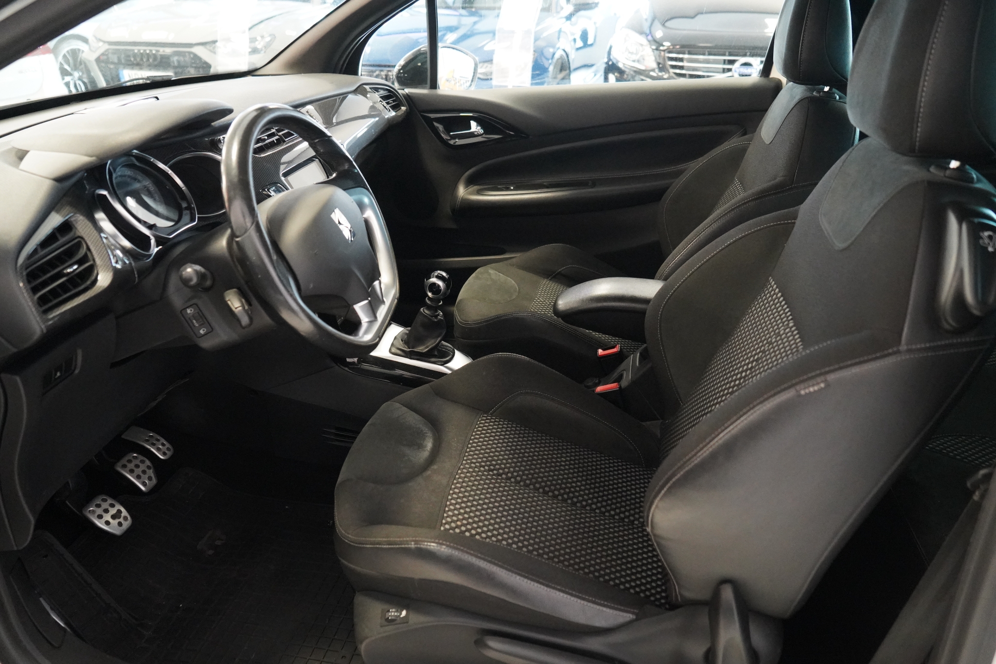 Citroen DS3 1.6 HDi Euro 5 2011, bild 6/39