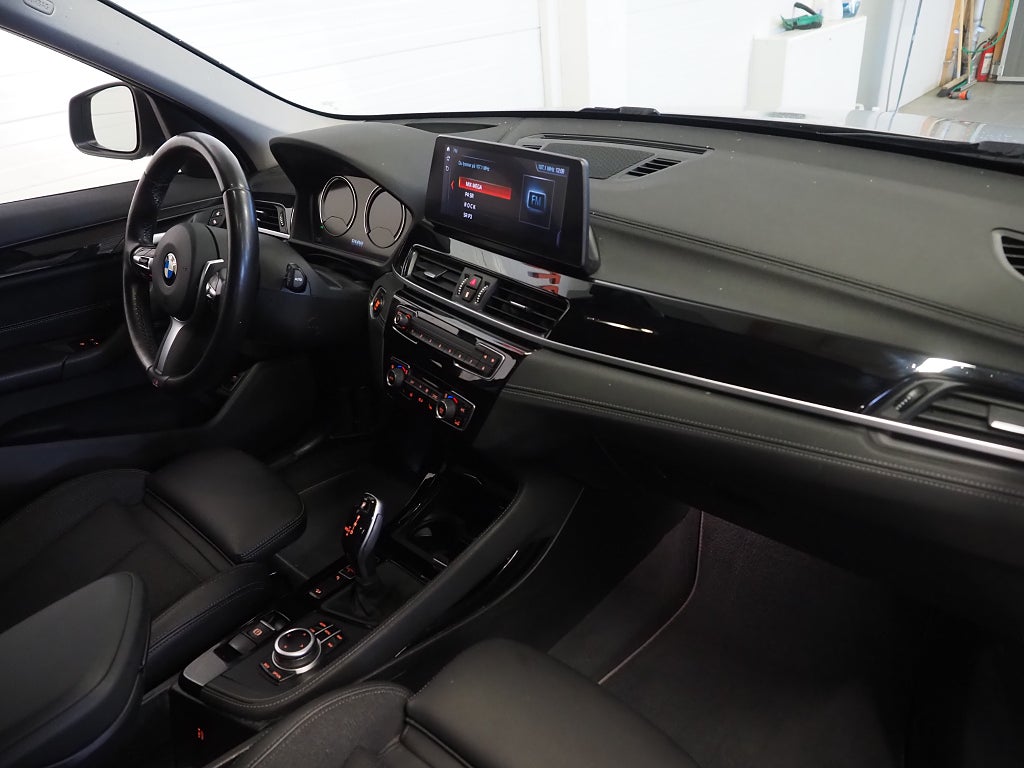 BMW X1 xDrive20d 190hk Aut Sport line Drag Navi B-Kam HuD HiFi